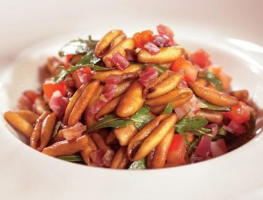 Cavatelli mit Pancetta und Rucola