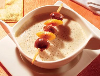 Maronisuppe mit Kalbsnierenspießchen