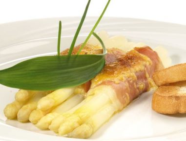 Spargel mit Fontina