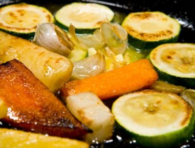 Gegrilltes Gemüse mit Olivenpesto