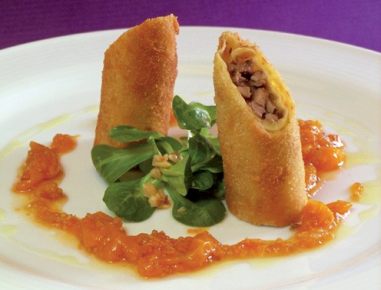 Palatschinke mit Entenfülle auf Marillenchutney