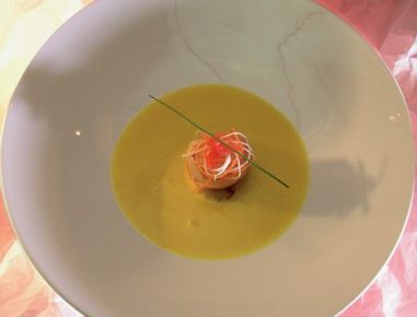 Gebratene Jakobsmuscheln im malaysischen Gewürzsüppchen