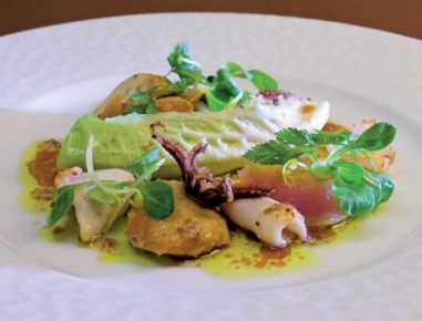 Confiertes Kaninchen mit Calamari und Traubenkernöl