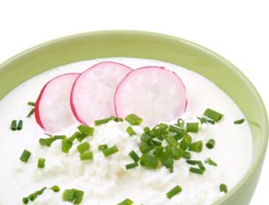 Radieschen mit selbstgemachtem Frischkäse