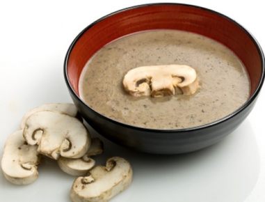 Erdäpfelsuppe mit Wiesenchampignons