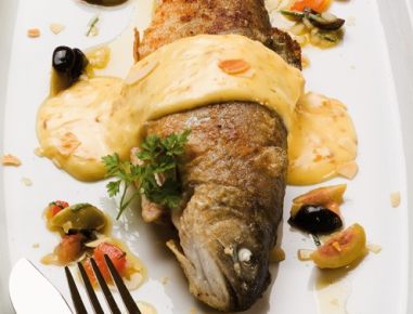 Gebratener Bachsaibling mit Mandel-Buttersauce