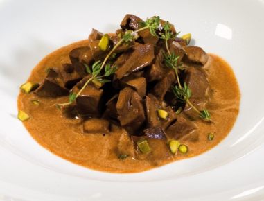 Schweinsherzragout im Rotwein-Pfeffersaft'l