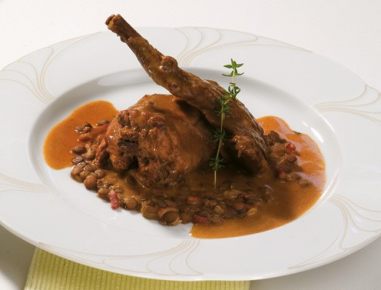 Wild- oder Hauskaninchen auf Specklinsen