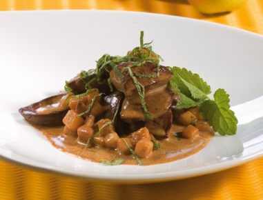 Gebratene Entenleber mit Birnenragout