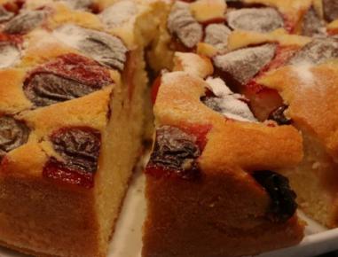 Joghurtkuchen mit Zwetschken