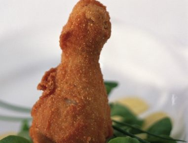 Gebackenes Landhendl mit Erdäpfel-Vogerlsalat