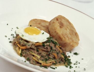 Rieslingbeuscherl vom Kalb mit Serviettenknödel