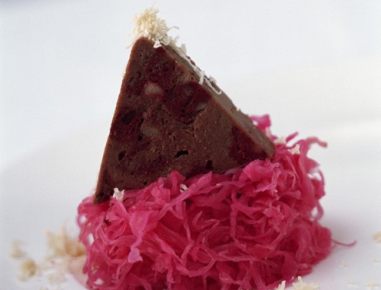 Blunzen-Kuchen mit rosa Weinkraut