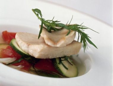Äsche gedämpft auf Zucchini und Paradeiser in Grünem Veltliner