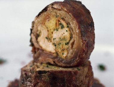 Gefüllter Ochsenschlepp im Kräuternetz