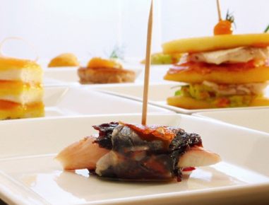 Dörrzwetschken mit Vulcano-Speck und Räucheraal