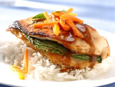 Hühnerbrüstchen mit Karotten und Ananas-Curry Sauce