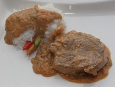 Bistec en Salsa de Cacahuate (Rindersteak in Erdnuss-Salsa)