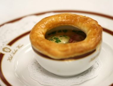Consommé von der Nantaiser Ente mit Perigord Trüffel