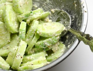Gurkensalat mit Sauerrahm