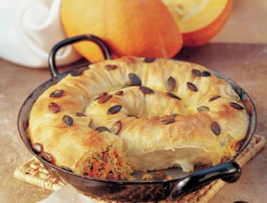 Kürbisstrudel mit Zwiebel und Wurst