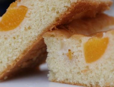 Blechkuchen mit Marillen
