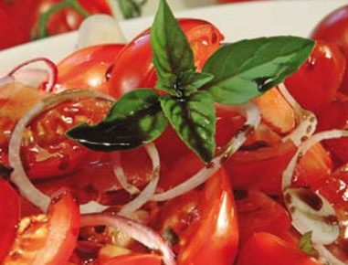 Tomatensalat mit Kürbiskernöl