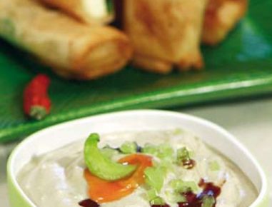 Tofu in Strudelteig mit Kernöldip