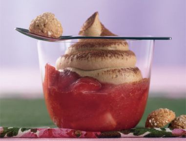 Espressocreme mit Kardamom- Erdbeeren