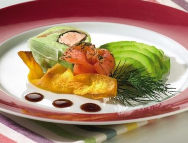 Avocadoterrine mit Lachs