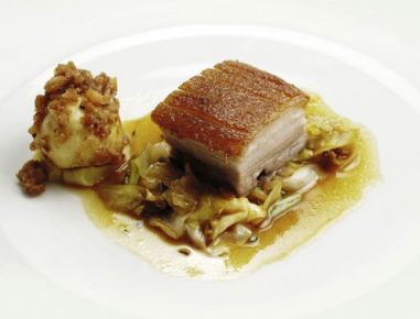 Spanferkel mit Kraut und Erdäpfelknöderl