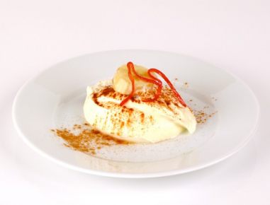 Topfencreme mit Früchten