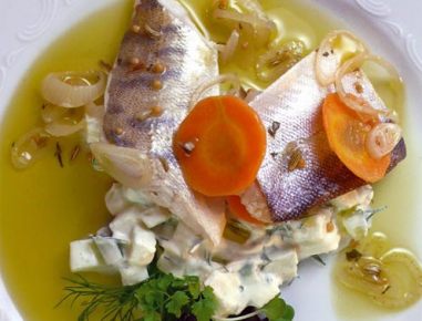 Marinierter Saiblings und Bodenseefelchen auf Apfel-Gurkensalat