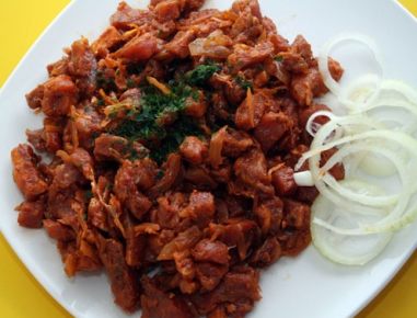 Rindfleisch mit Zwiebeln aus dem Wok