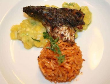 Jerk Makrele mit Jollof Reis & Karibischer Mojo