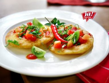 Erdäpfel-Paradeiser-Langos