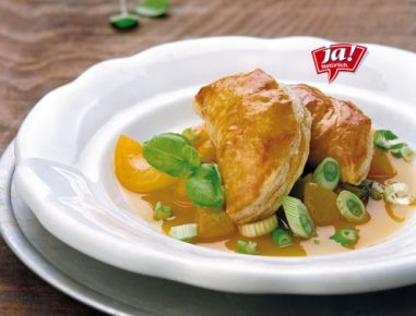 Mozzarellatascherl auf Jungzwiebel-Marillenragout