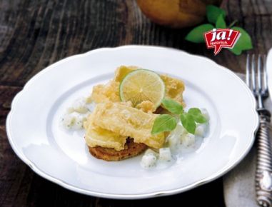 Camemberttörtchen mit Apfel-Kräutersauce