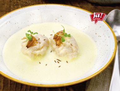 Käse-Zwiebelsuppe mit Kümmelnockerl