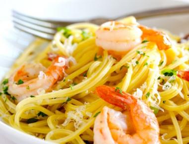 Spaghetti mit Garnelen und Ananas