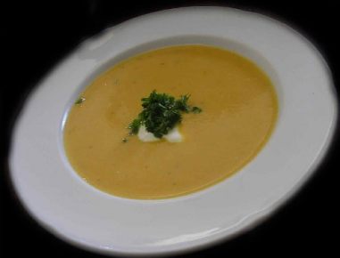 Zwiebelsuppe mit Griess