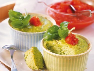Brokkoliauflauf mit Tomatensauce