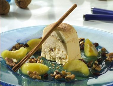 Eisreindling mit gedünsteten Äpfeln und Walnüssen