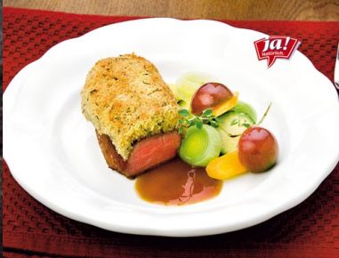 Beiried in der Schalottenkruste mit St. Laurentsaft