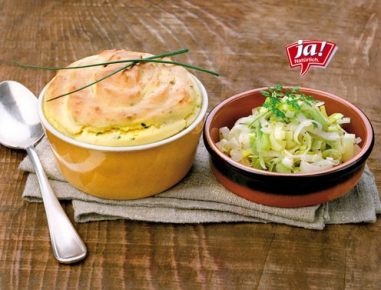 Erdäpfel-Sauerrahm-Auflauf mit Lauchgemüse