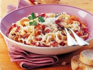 Fettuccine mit Radicchio-Schinken Sauce