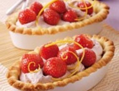 Erdbeertörtchen mit Heidelbeer-Joghurtcreme