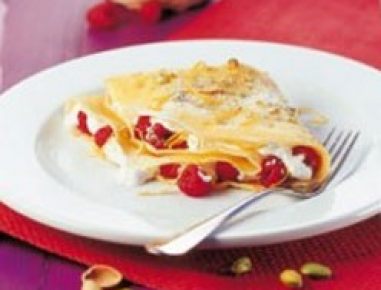 Pistazienpalatschinken mit Himbeer-Zitronenfüllung