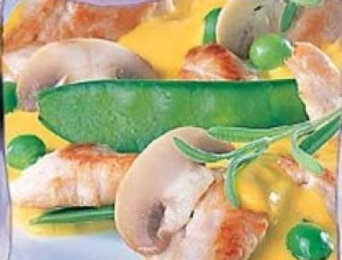 Puten-Curry mit Champignons und Erbsen