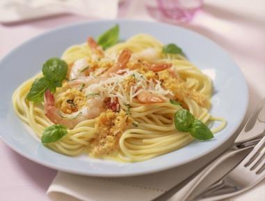 Spaghetti in cremig-feiner Karotten-Garnelen-Sauce